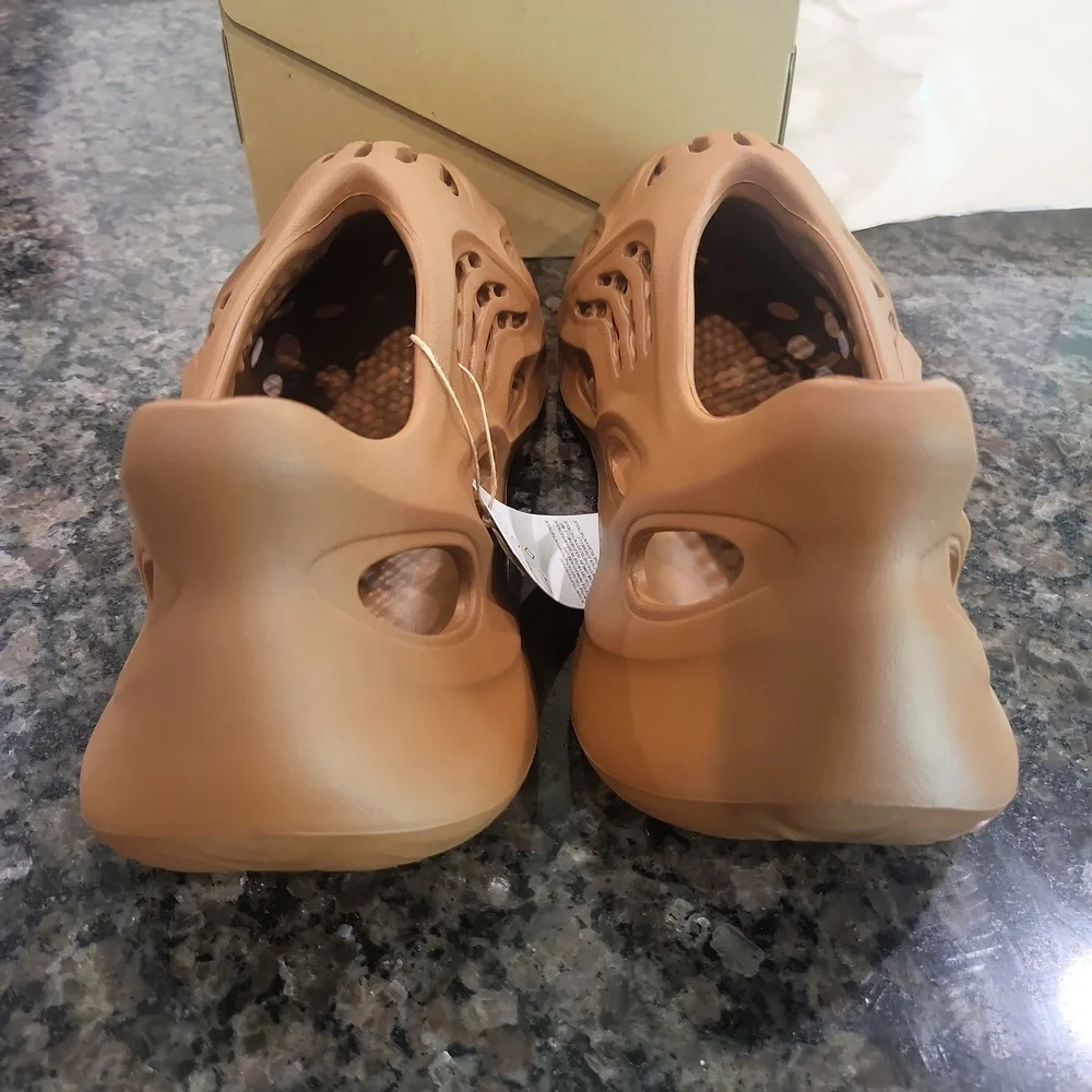 Yeezy Foam RNR - Picture 5 of 9